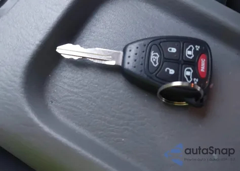 2004 Chrysler Town & Country Touring z USA, uszkodzony, nr VIN 2C4GP54L74R520574